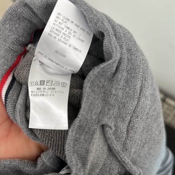 THOM BROWNE MEDIUM GREY COTTON LOOPBACK TONAL 4-BAR SWEAT SHORTS - Picture 13 of 16